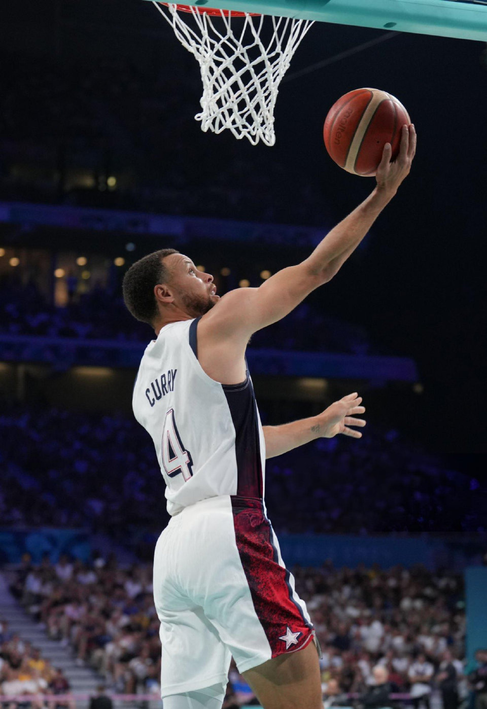 红牛车队维斯塔潘连续四年登顶F1世界冠军.