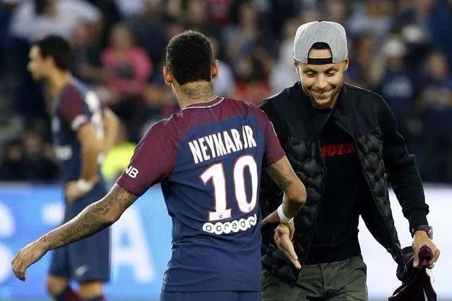 自带讨论度 自带讨论度